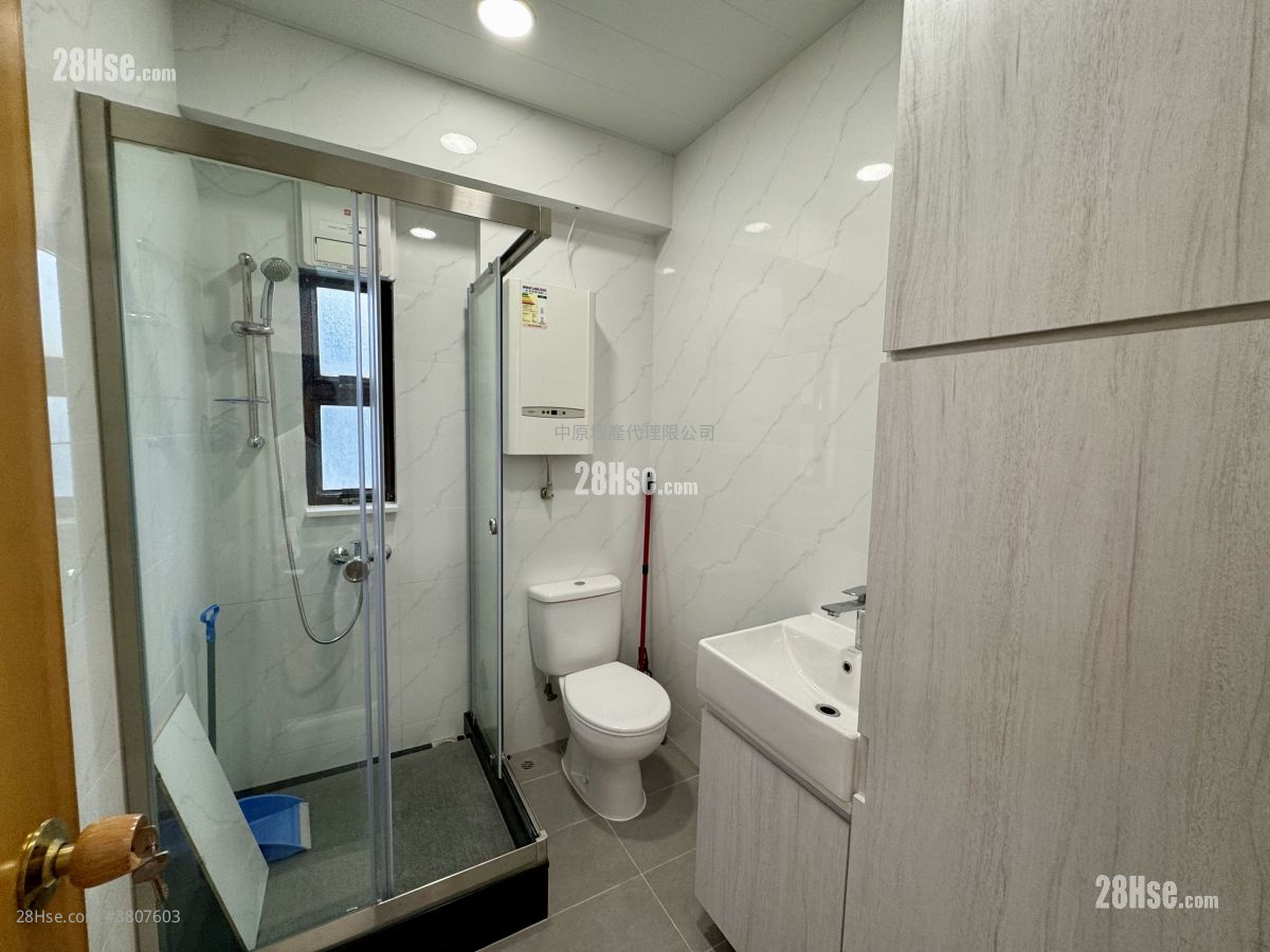 Lok Lam Garden Sell 3 Bedrooms 755 ft²