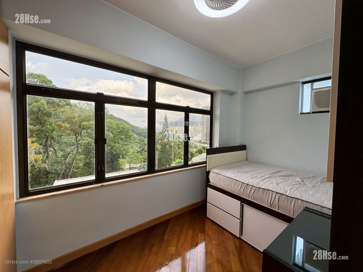 Lok Lam Garden Sell 3 Bedrooms 755 ft²
