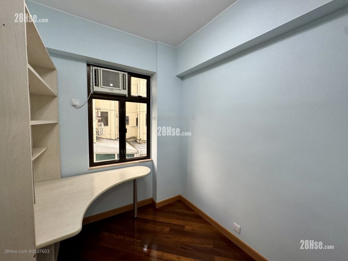 Lok Lam Garden Sell 3 Bedrooms 755 ft²