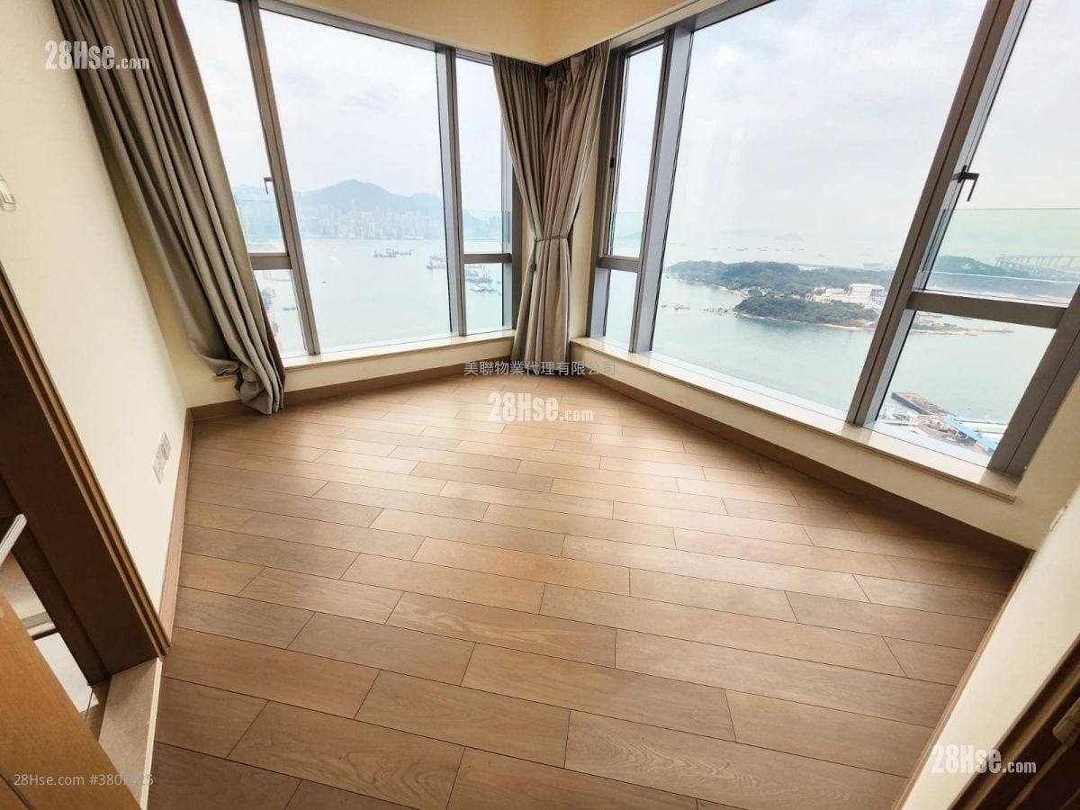 Cullinan West Sell 4 Bedrooms , 3 Bathrooms 1,342 ft²