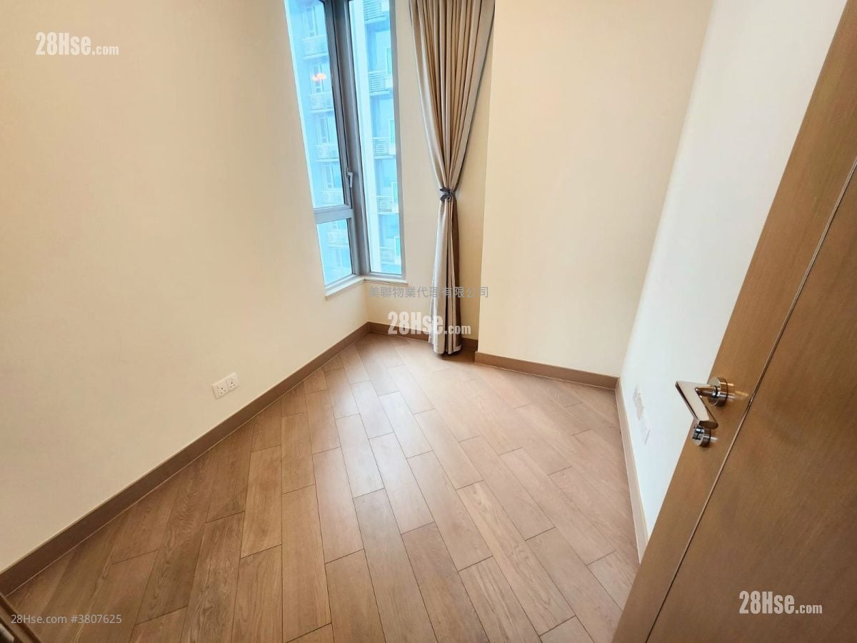 Cullinan West Sell 4 Bedrooms , 3 Bathrooms 1,342 ft²