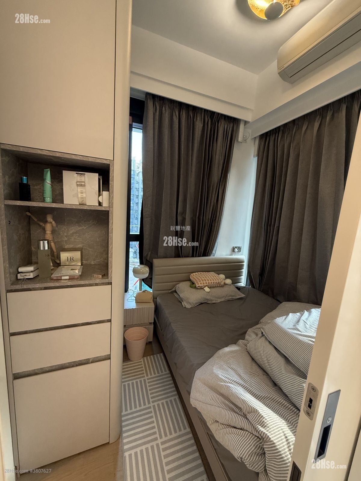 Baker Circle Greenwich Sell 264 ft²