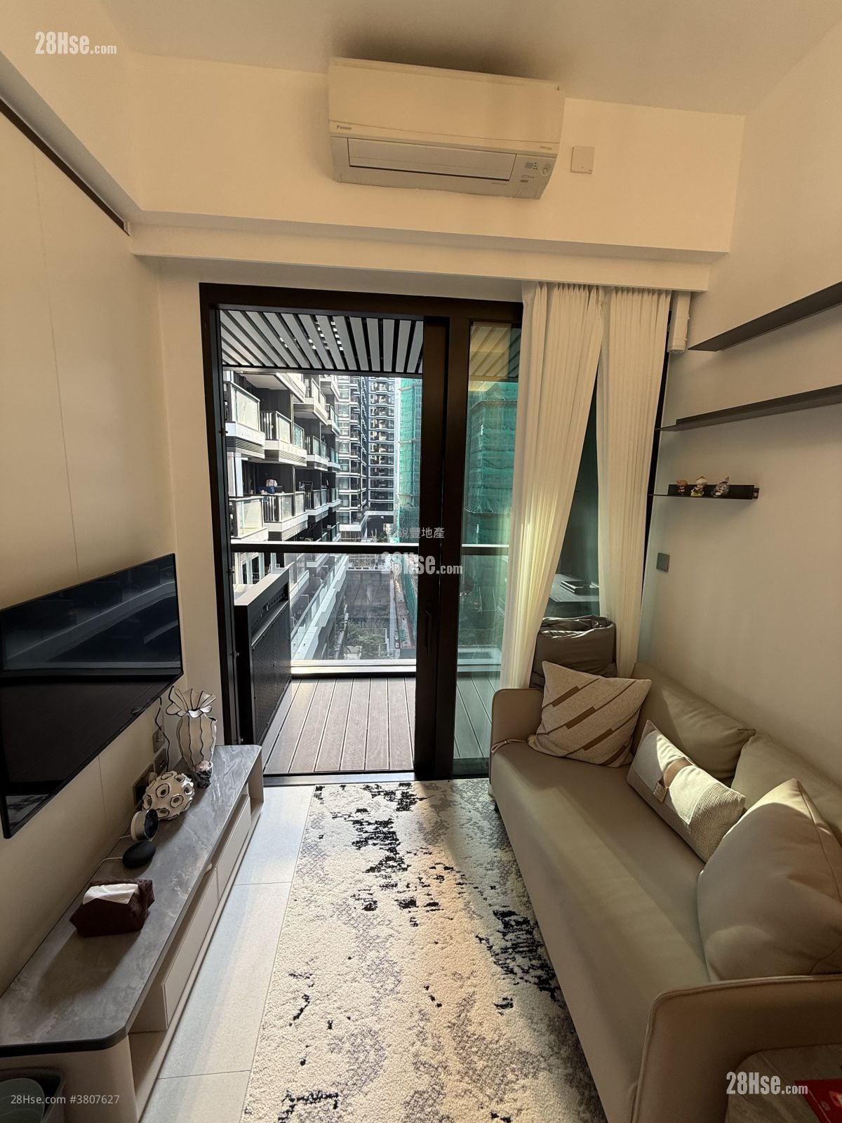 Baker Circle Greenwich Sell 264 ft²