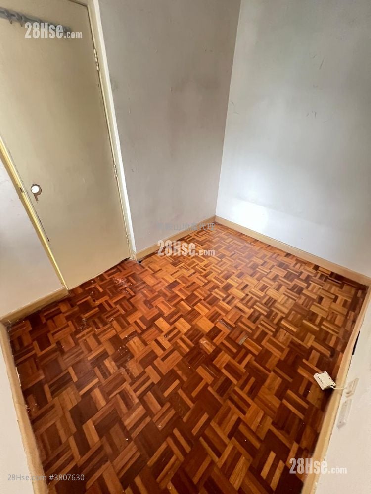 Kam Lung Court Sell 2 Bedrooms , 1 Bathroom