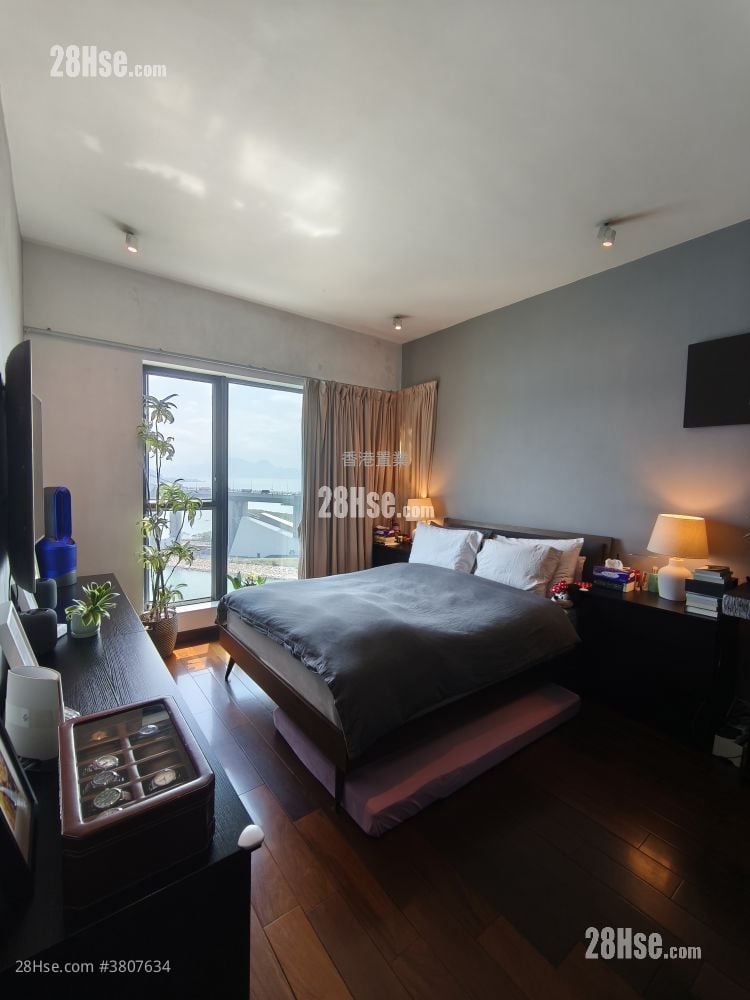 主人房: 珀丽湾 售盘 4 房 , 3 浴室 1,129 平方尺