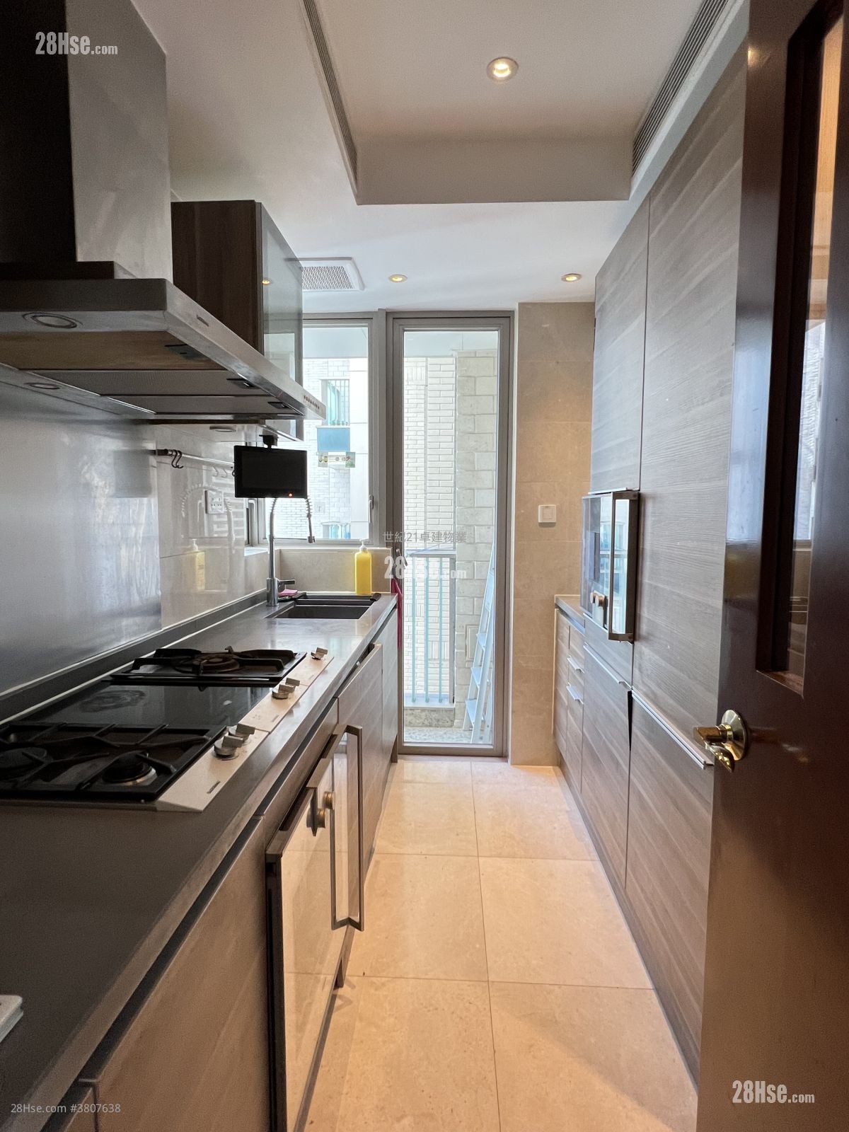 The Coronation Rental 3 Bedrooms , 2 Bathrooms 954 ft²