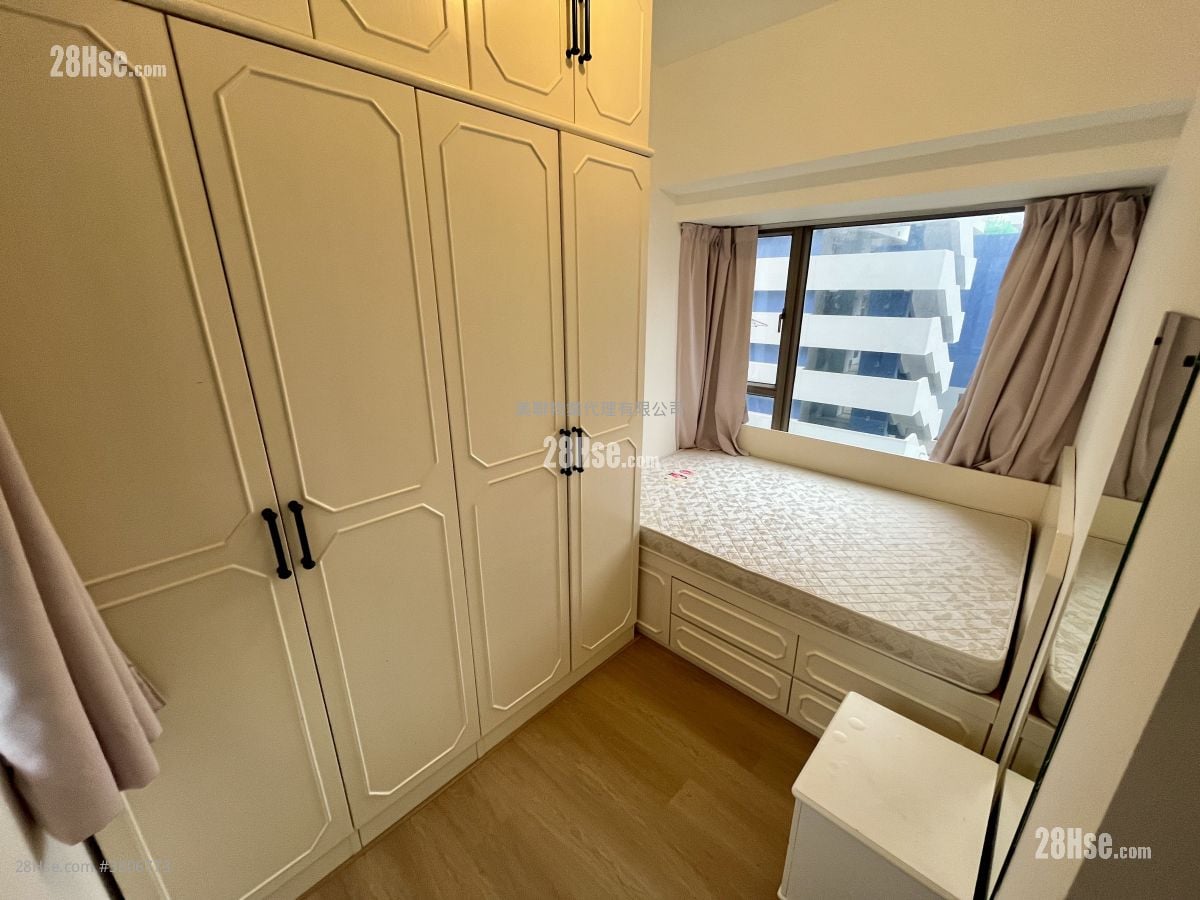 Residence 228 Sell 3 Bedrooms , 1 Bathroom 543 ft²