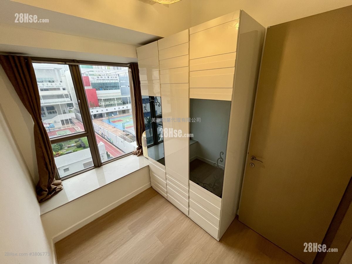 Residence 228 Sell 3 Bedrooms , 1 Bathroom 543 ft²