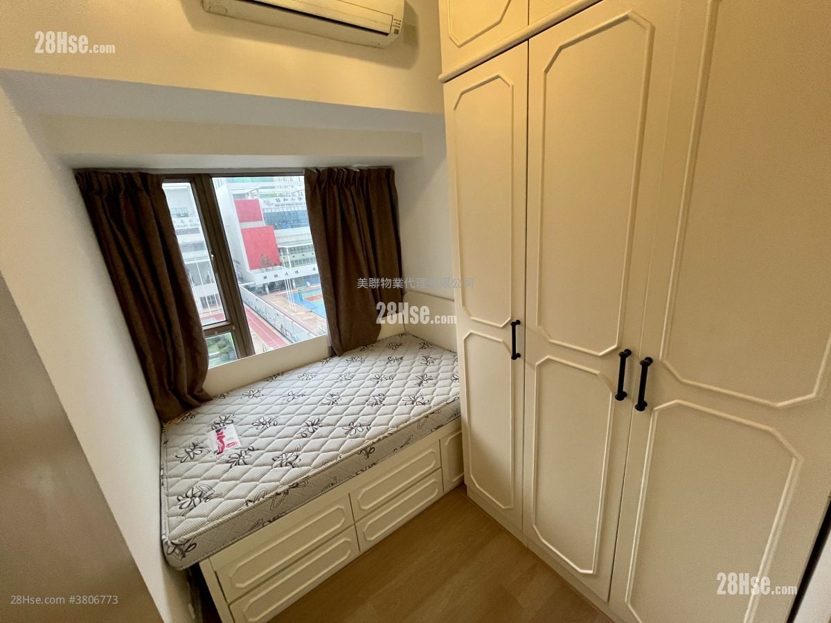 Residence 228 Sell 3 Bedrooms , 1 Bathroom 543 ft²