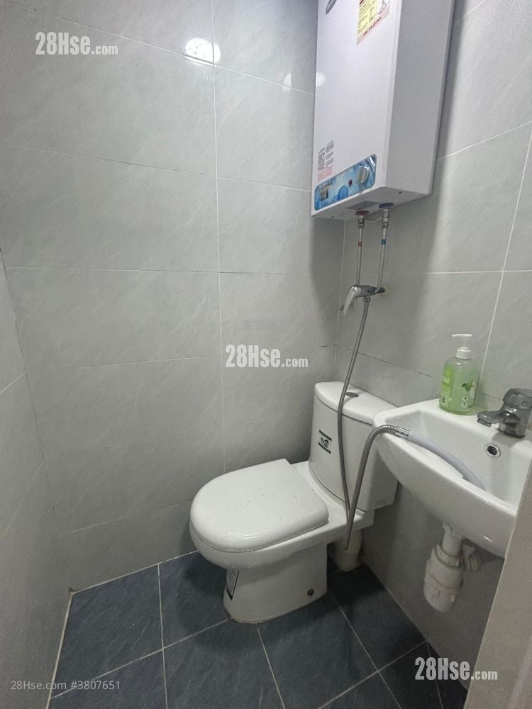 Kwun Tong Lap Shing Building Rental 1 Bedroom , 1 Bathroom 180 ft²