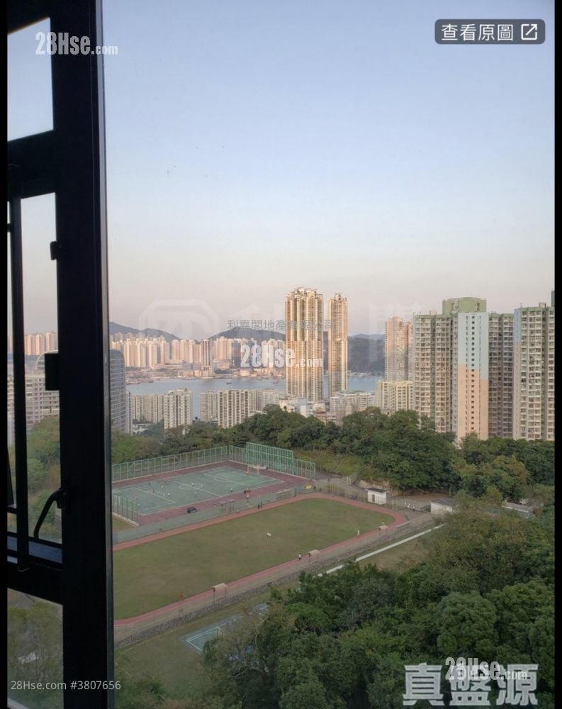 Kornhill Sell 3 Bedrooms 880 ft²