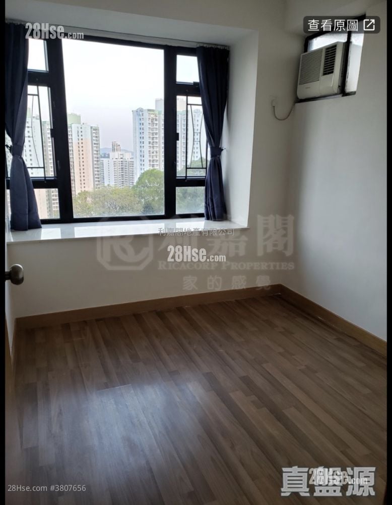 Kornhill Sell 3 Bedrooms 880 ft²