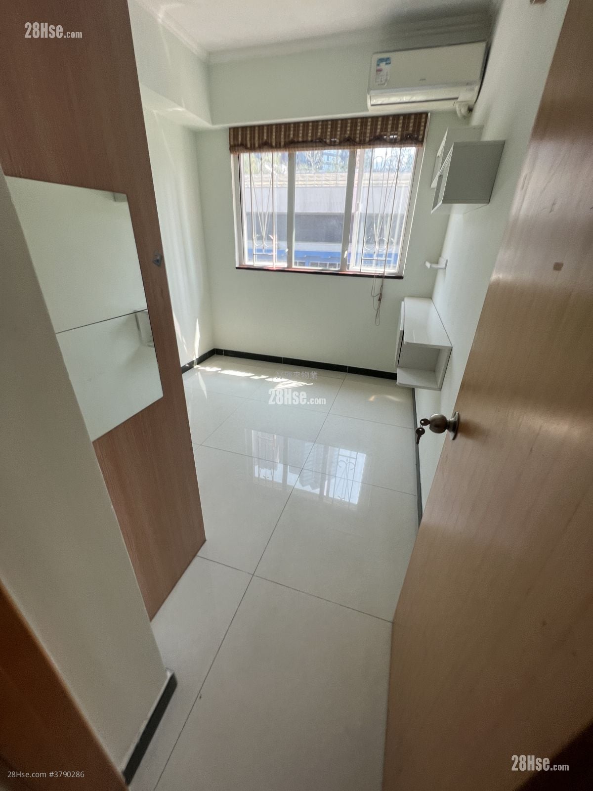 单幢楼房 租盘 3 房 , 1 浴室 542 平方尺