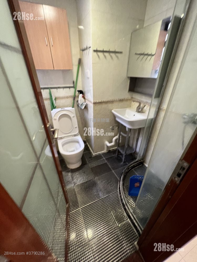 单幢楼房 租盘 3 房 , 1 浴室 542 平方尺