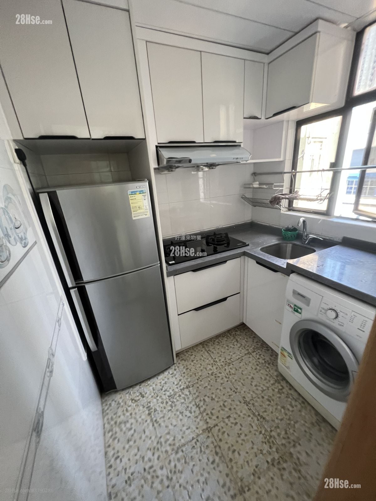 单幢楼房 租盘 3 房 , 1 浴室 542 平方尺