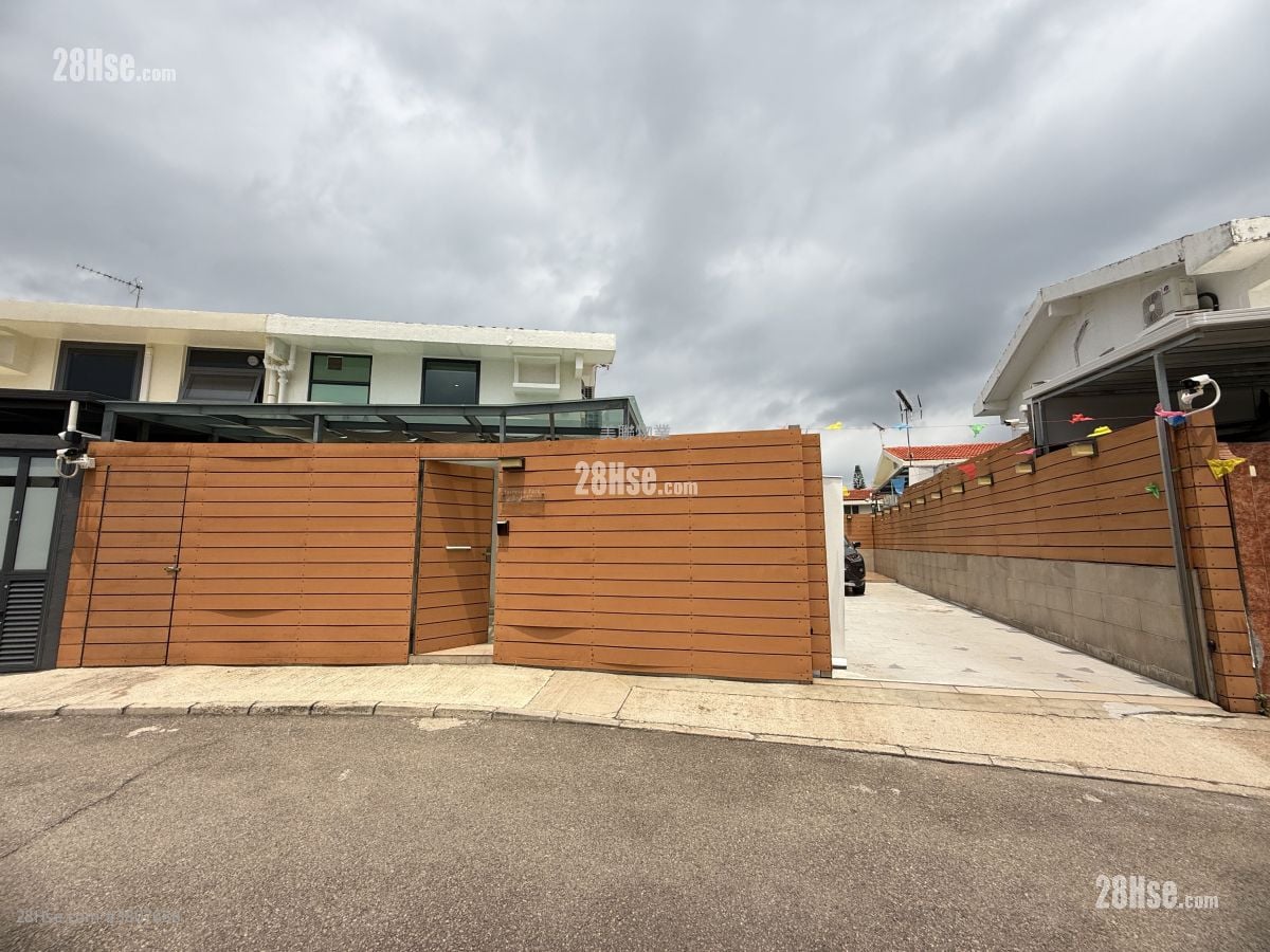 Fairview Park Sell 3 Bedrooms , 2 Bathrooms 1,035 ft²