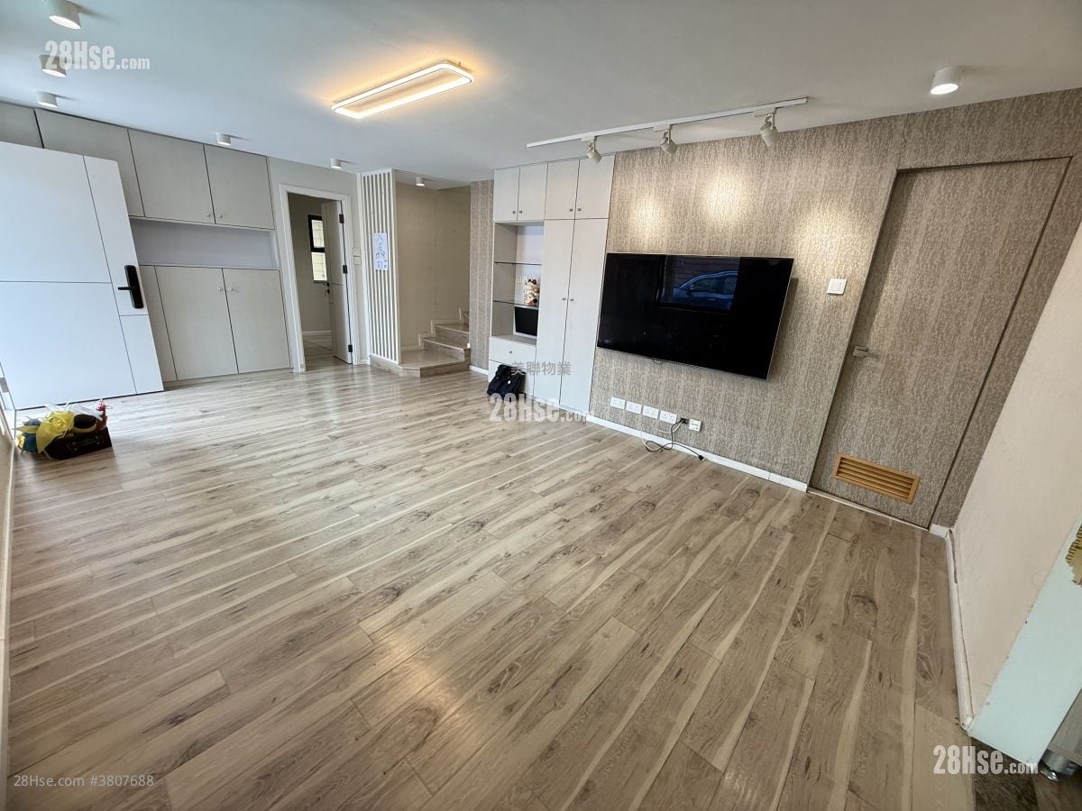 Fairview Park Sell 3 Bedrooms , 2 Bathrooms 1,035 ft²