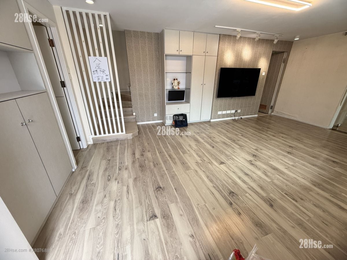 Fairview Park Sell 3 Bedrooms , 2 Bathrooms 1,035 ft²