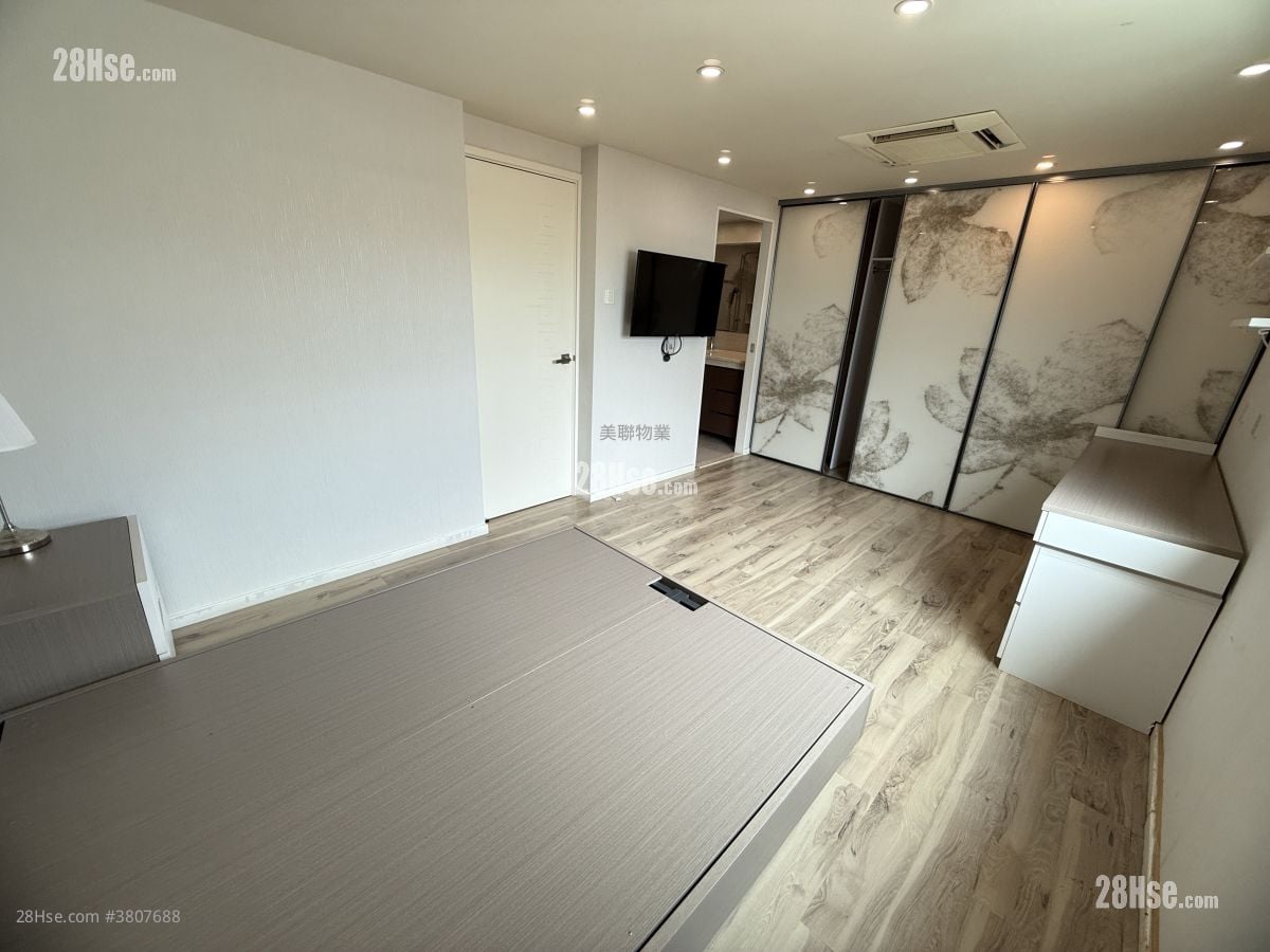 Fairview Park Sell 3 Bedrooms , 2 Bathrooms 1,035 ft²