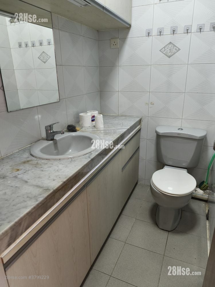 村屋 租盘 3 房 , 1 浴室 700 平方尺