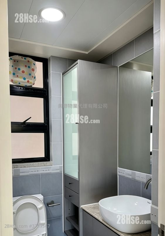 Nan Fung Plaza Sell 2 Bedrooms 447 ft²