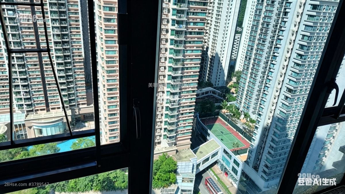 Nan Fung Plaza Sell 2 Bedrooms 447 ft²