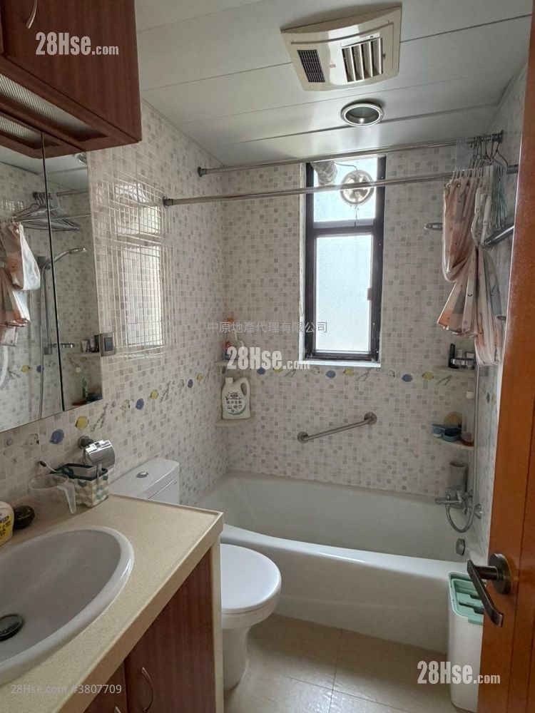 Chelsea Court Sell 4 Bedrooms , 2 Bathrooms 716 ft²