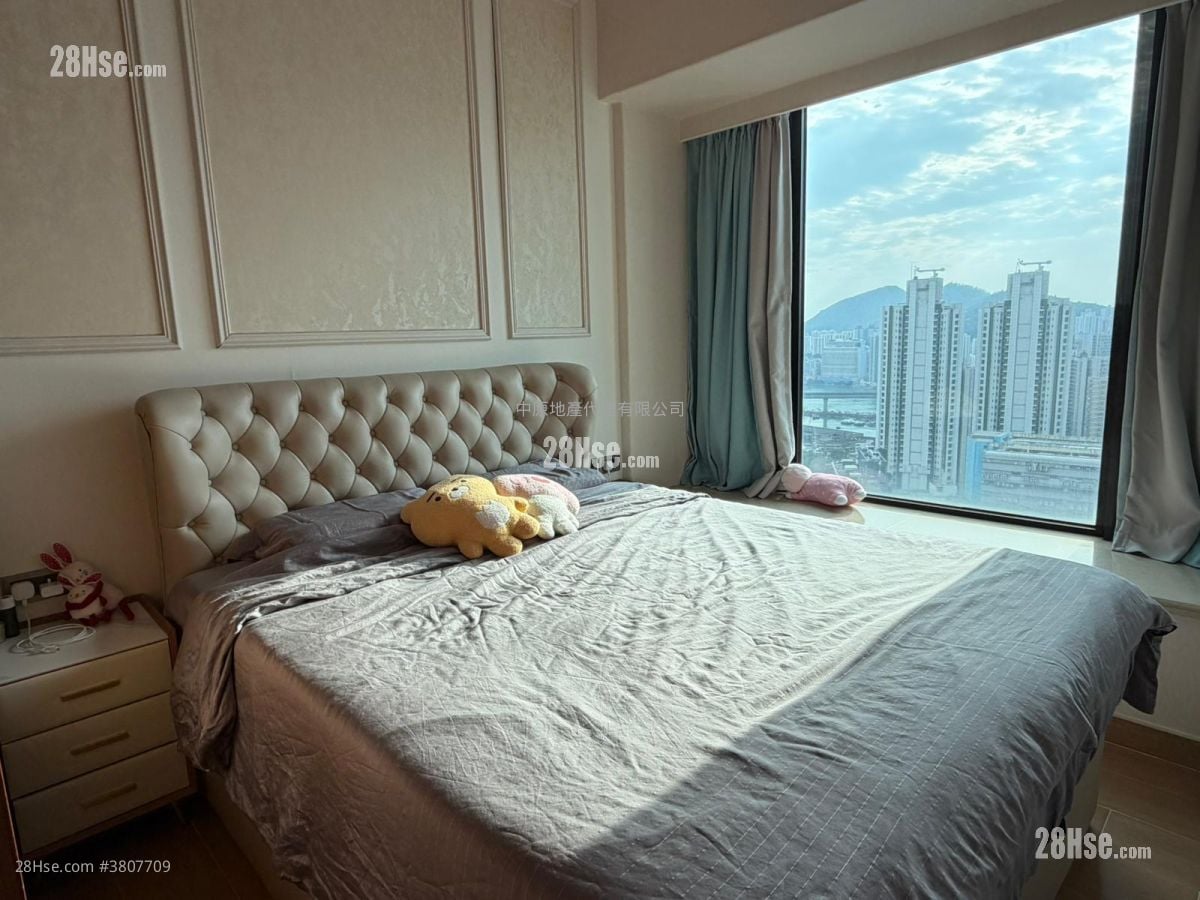 Chelsea Court Sell 4 Bedrooms , 2 Bathrooms 716 ft²