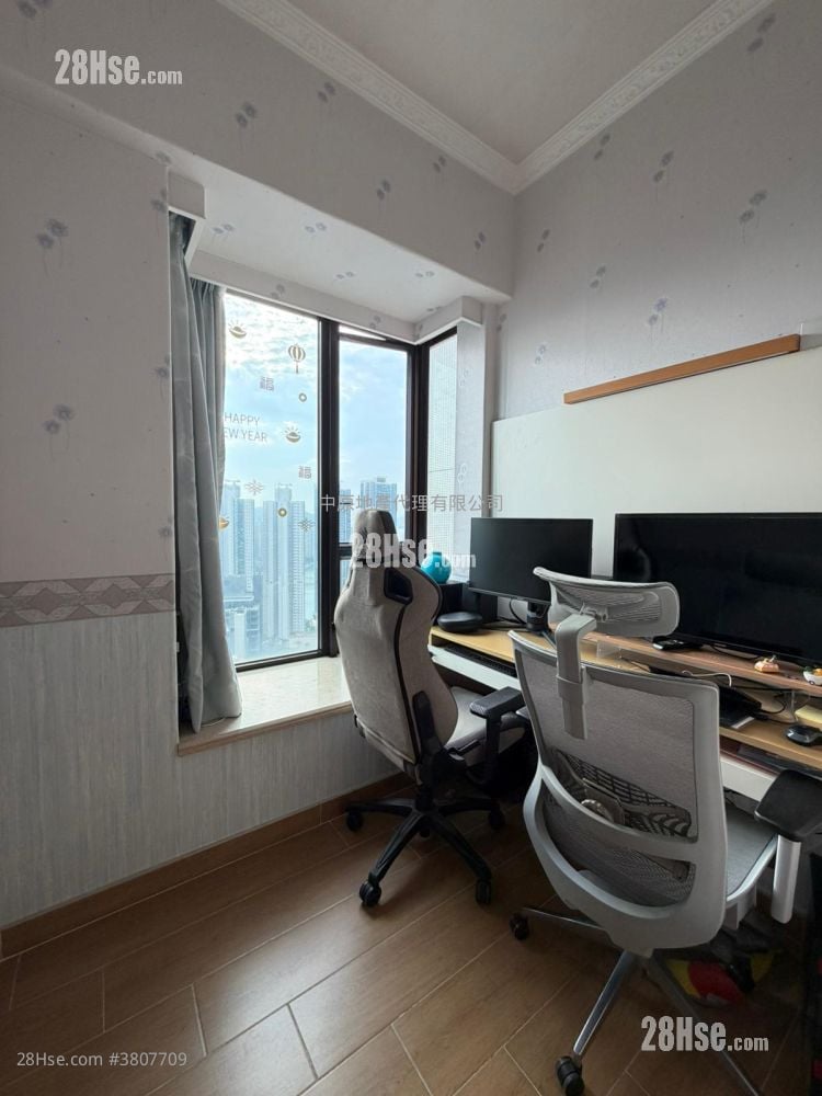 Chelsea Court Sell 4 Bedrooms , 2 Bathrooms 716 ft²