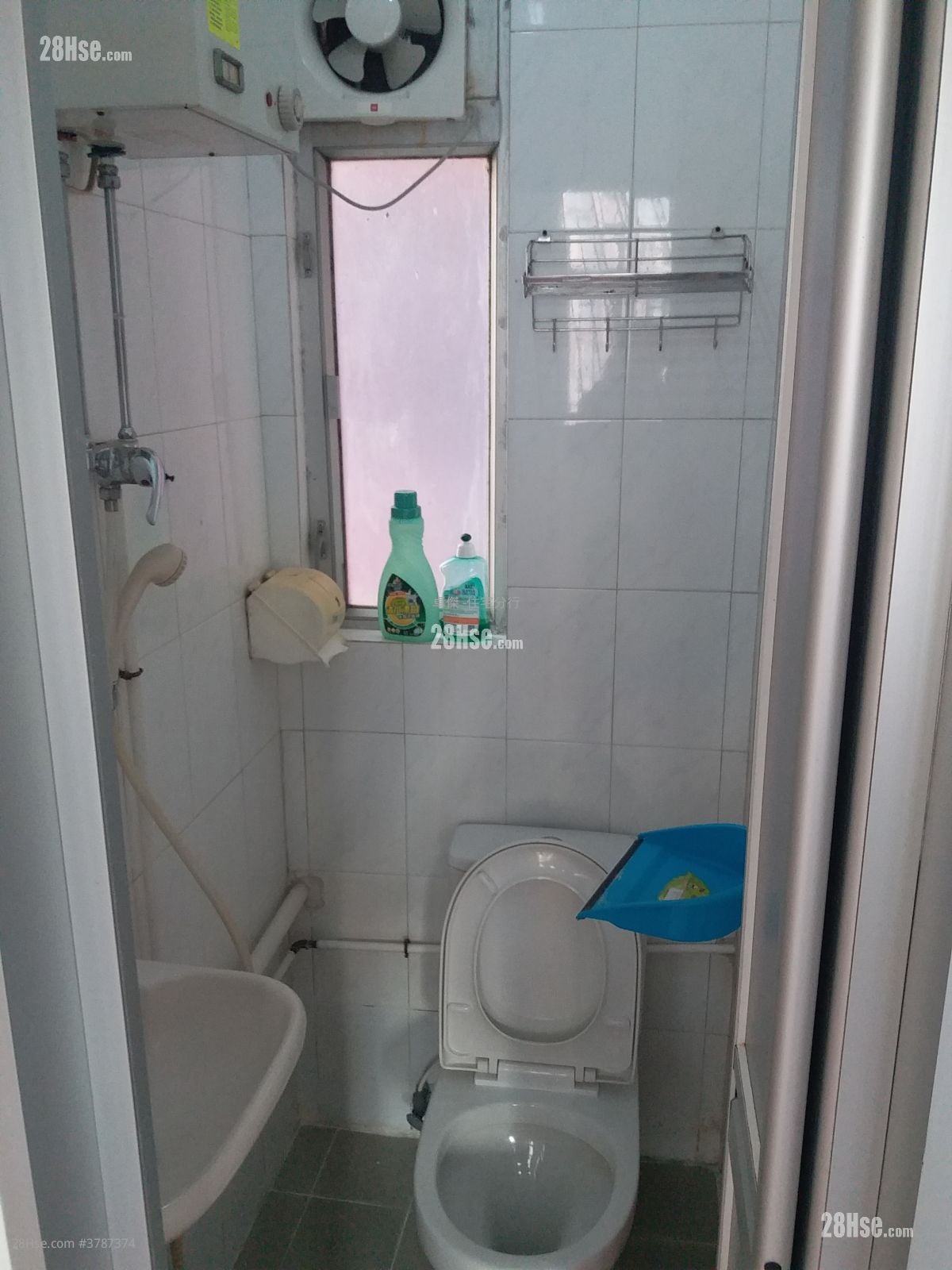 豪华阁 租盘 2 房 , 1 浴室 305 平方尺