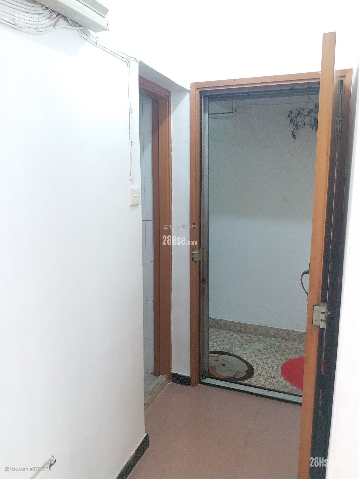 豪华阁 租盘 2 房 , 1 浴室 305 平方尺