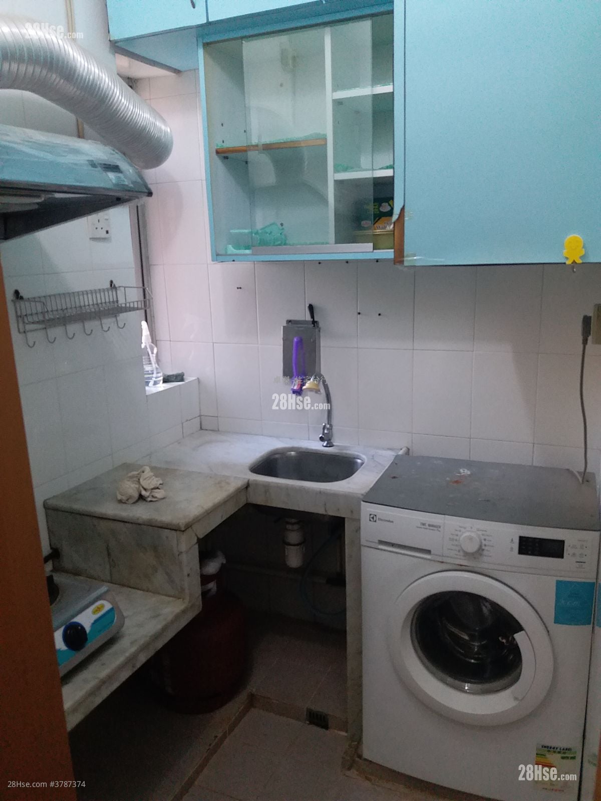 豪华阁 租盘 2 房 , 1 浴室 305 平方尺