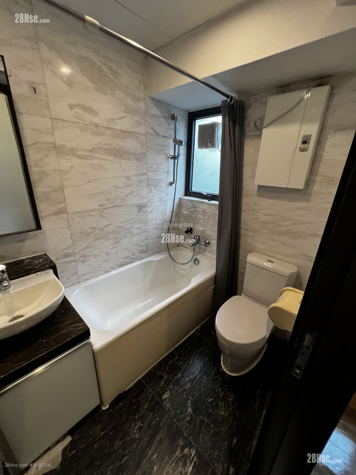 Luxe Metro Rental 3 Bedrooms , 2 Bathrooms 584 ft²