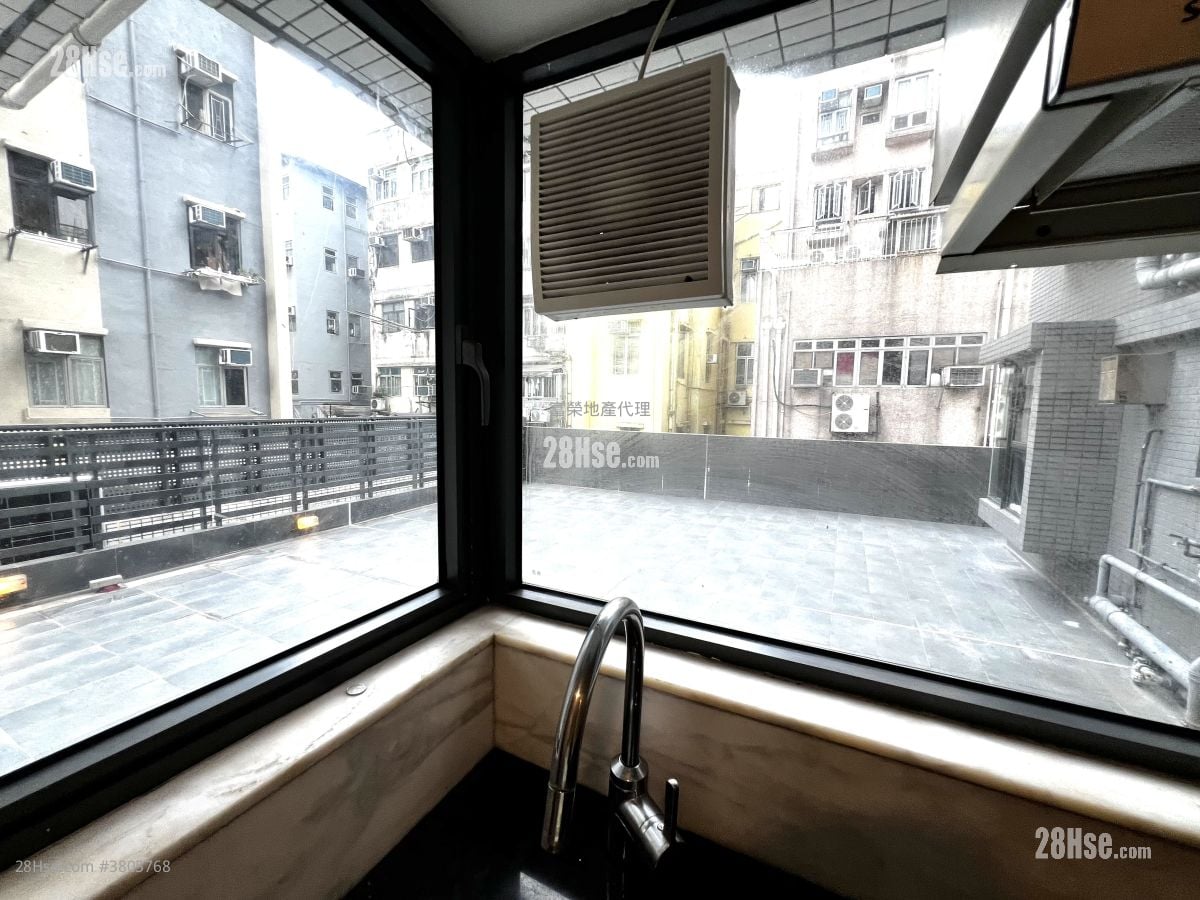 Luxe Metro Rental 3 Bedrooms , 2 Bathrooms 584 ft²