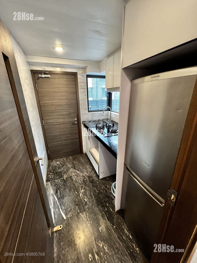 Luxe Metro Rental 3 Bedrooms , 2 Bathrooms 584 ft²