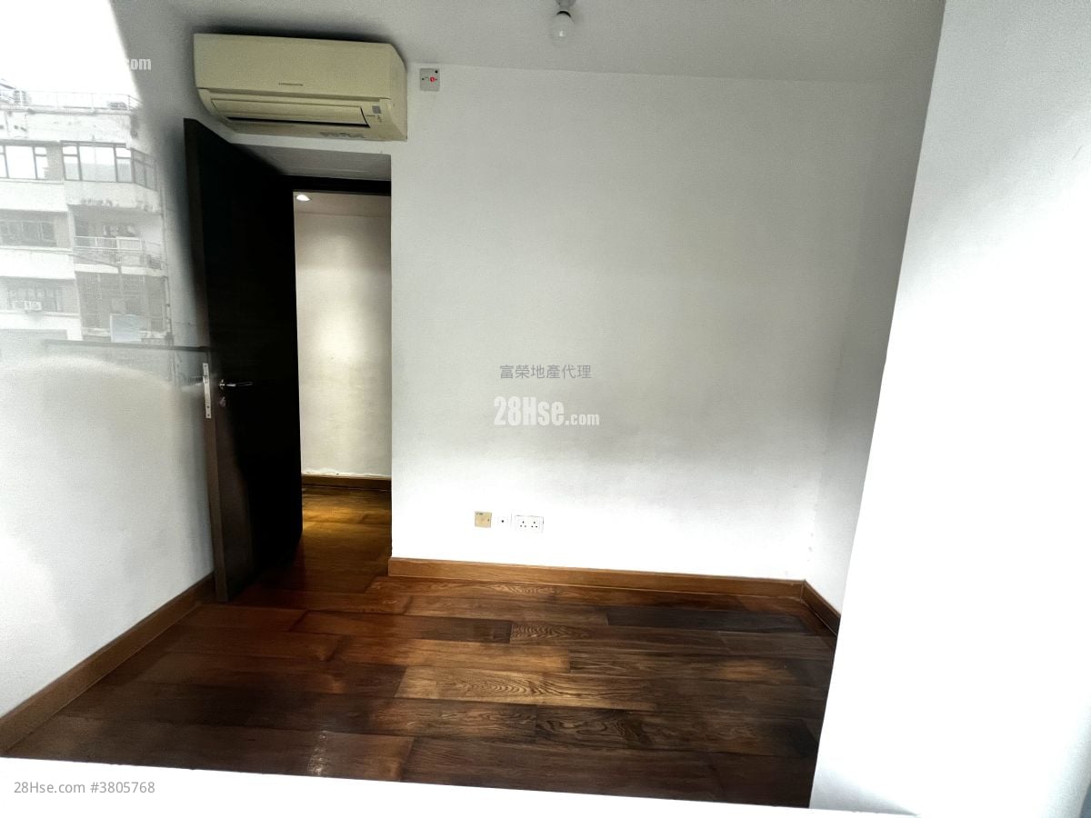 Luxe Metro Rental 3 Bedrooms , 2 Bathrooms 584 ft²