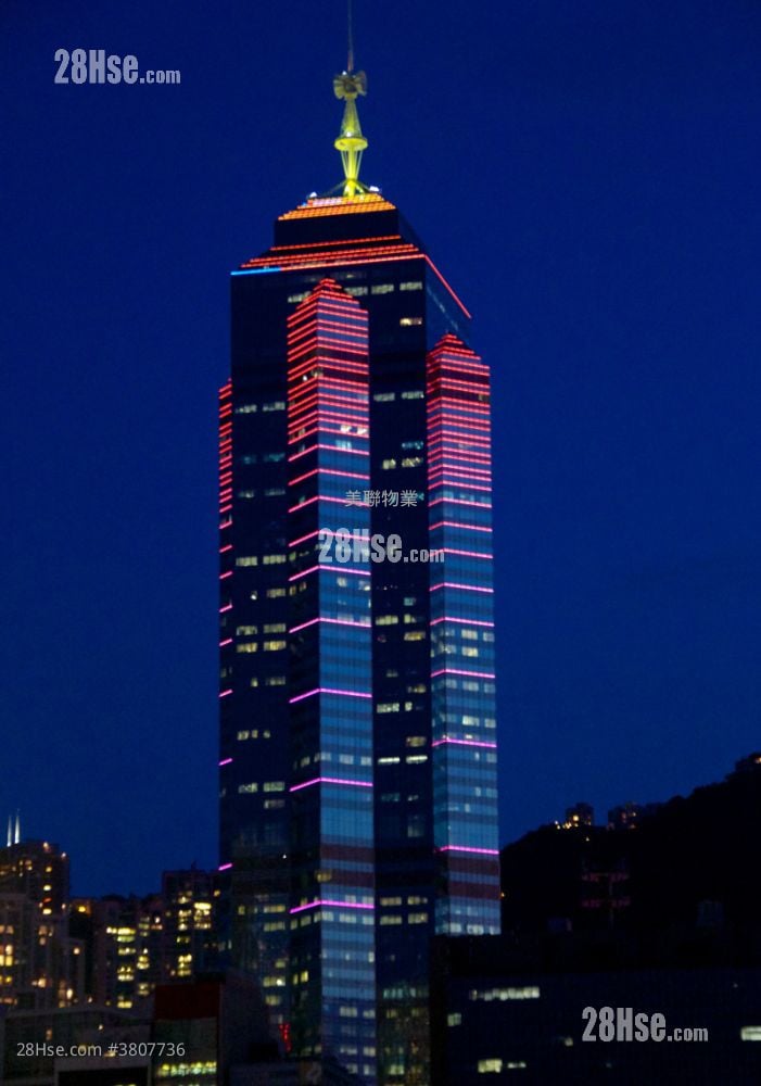 The Center Sell 1,100 ft²