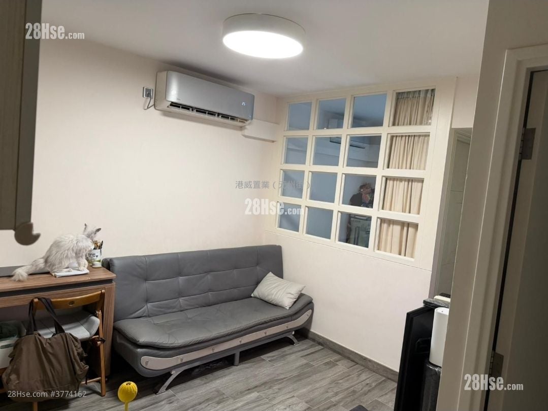 King Tai Court Sell 2 Bedrooms 393 ft²