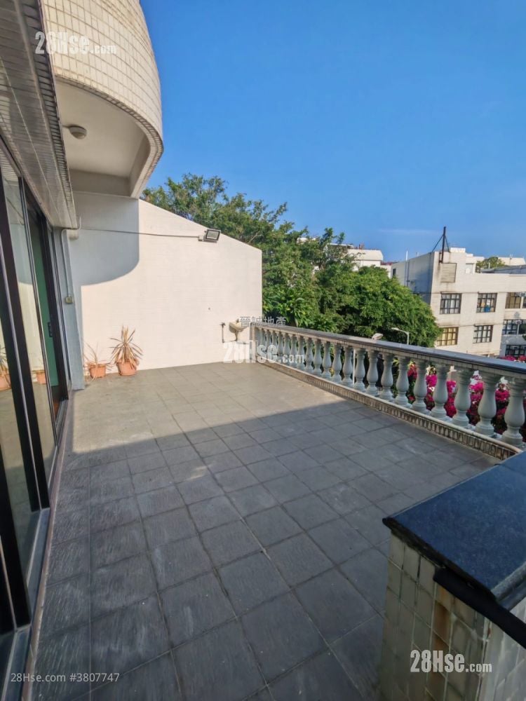 Fiona Garden Rental 5+ Bedrooms , 4 Bathrooms 2,699 ft²