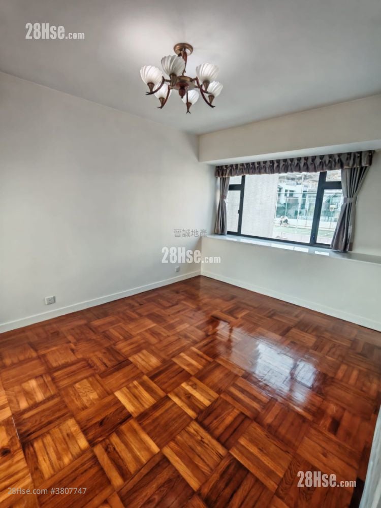 Fiona Garden Rental 5+ Bedrooms , 4 Bathrooms 2,699 ft²