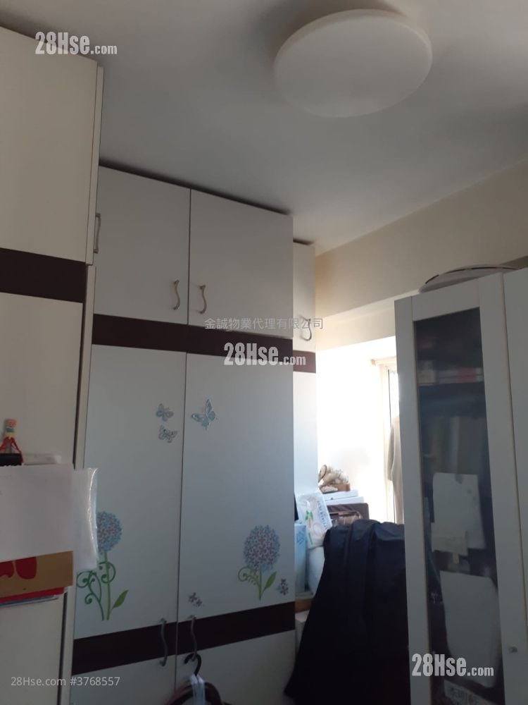 Lai King Court Sell 2 Bedrooms , 1 Bathroom 428 ft²