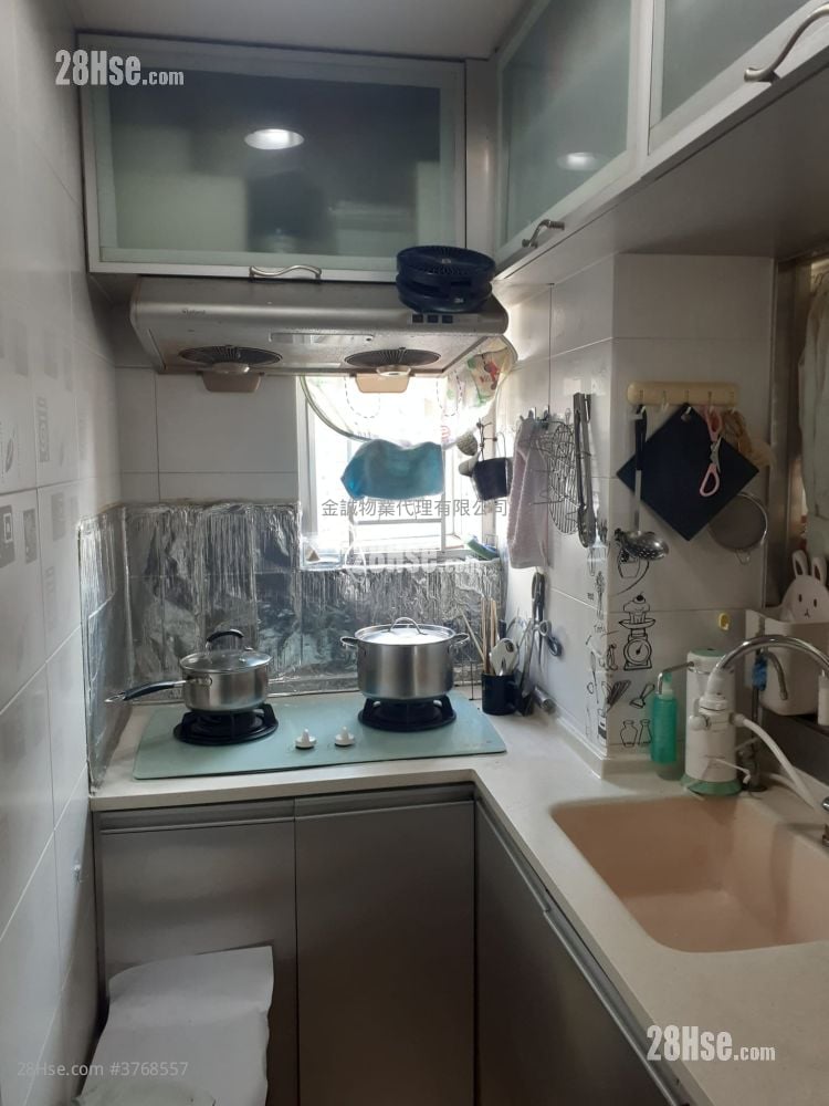 Lai King Court Sell 2 Bedrooms , 1 Bathroom 428 ft²