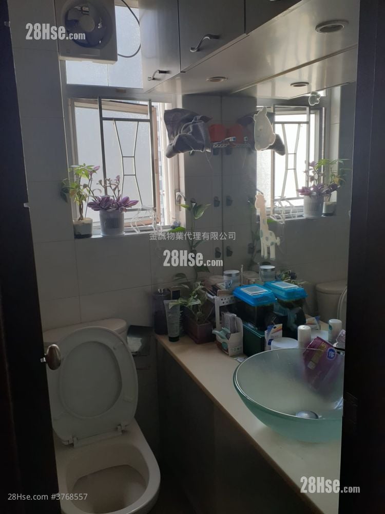 Lai King Court Sell 2 Bedrooms , 1 Bathroom 428 ft²