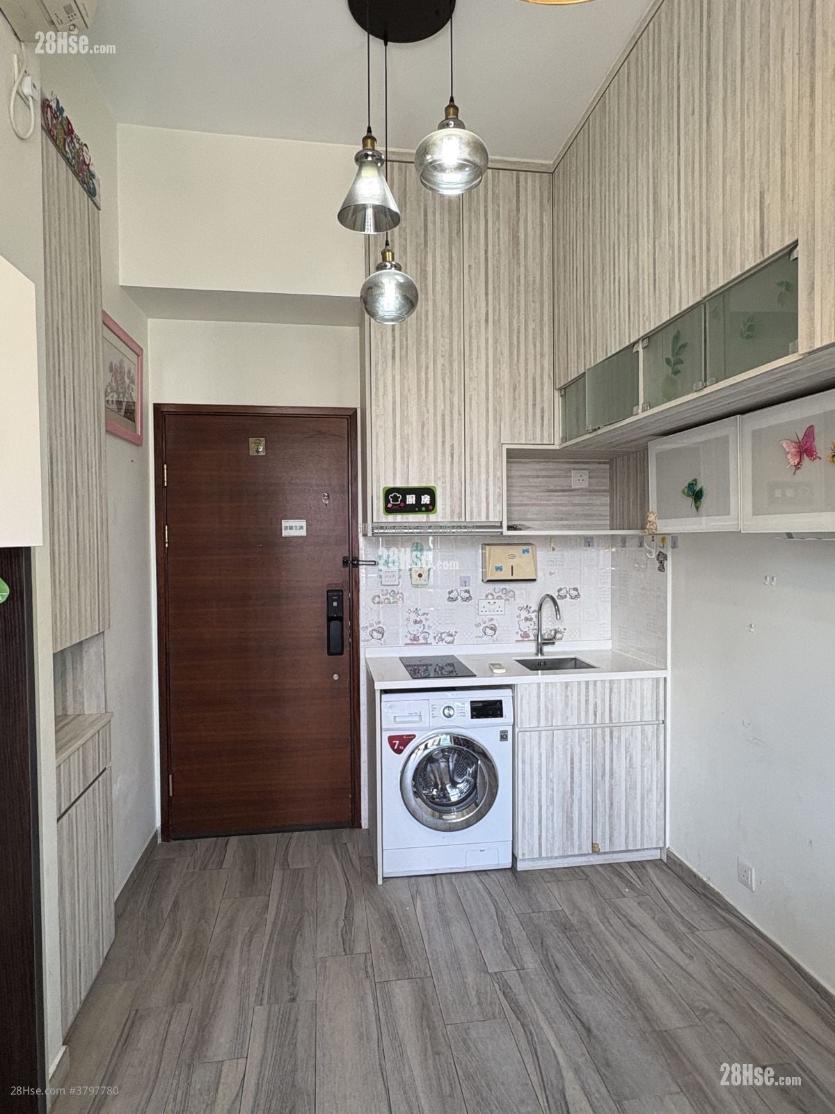 One New York Sell 1 Bedroom , 1 Bathroom 240 ft²