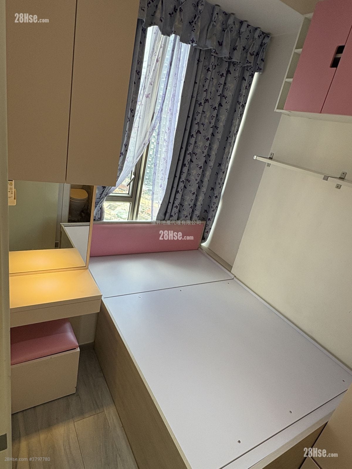 One New York Sell 1 Bedroom , 1 Bathroom 240 ft²