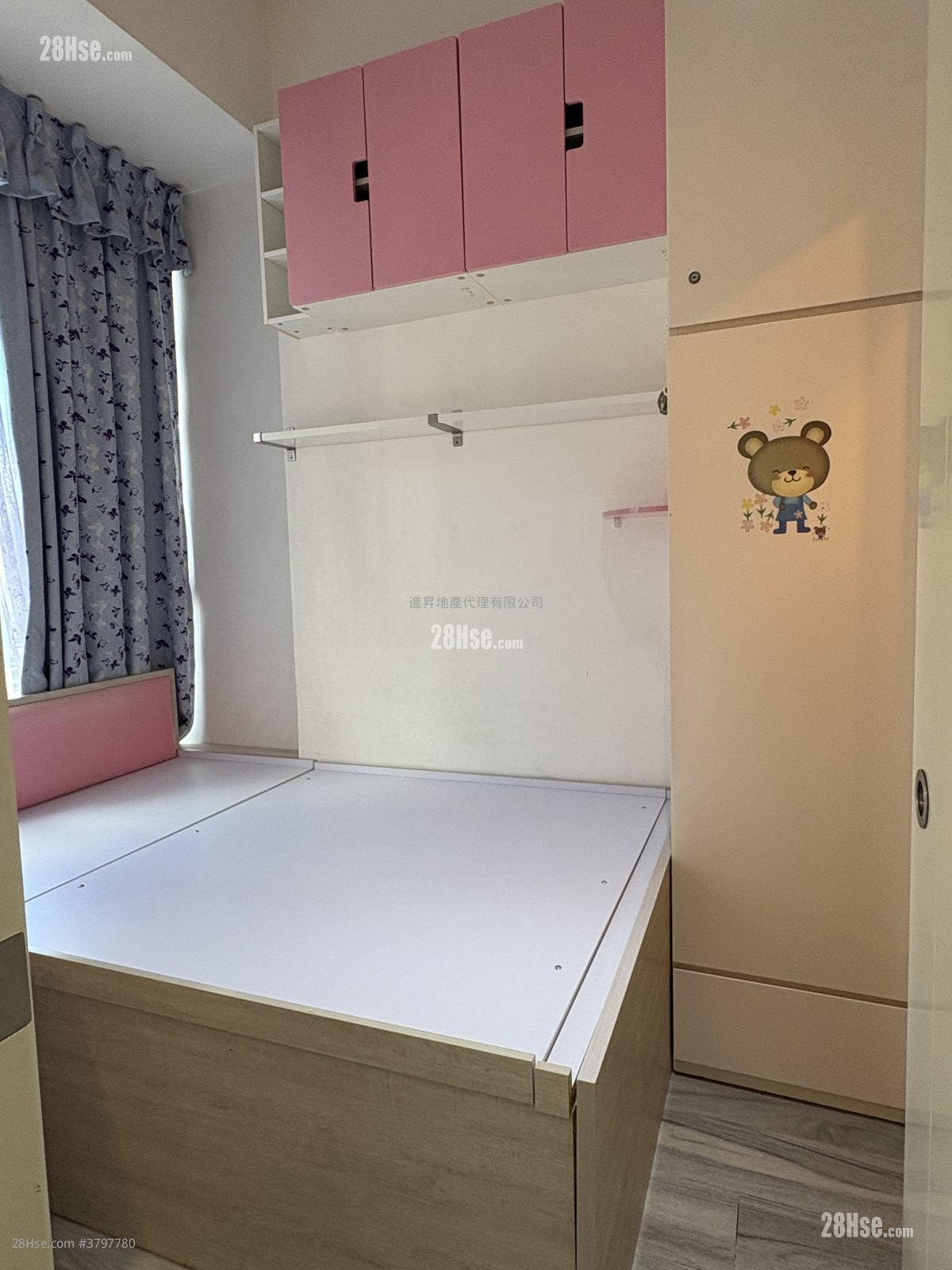 One New York Sell 1 Bedroom , 1 Bathroom 240 ft²