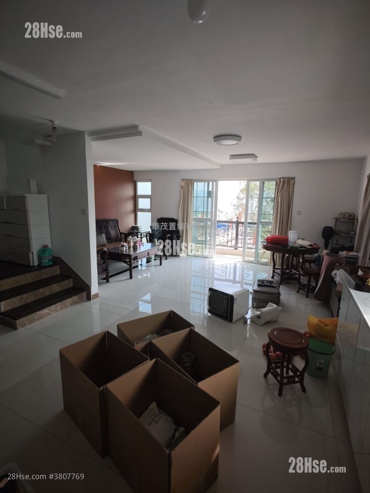 Village Rental 4 Bedrooms , 3 Bathrooms 1,400 ft²