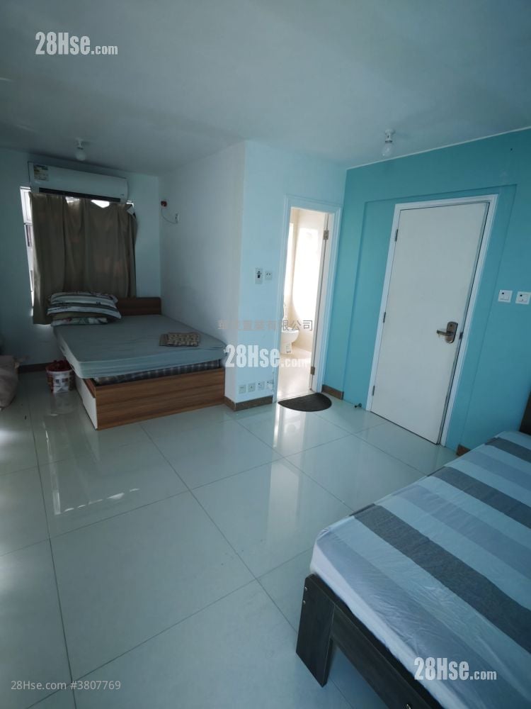 Village Rental 4 Bedrooms , 3 Bathrooms 1,400 ft²