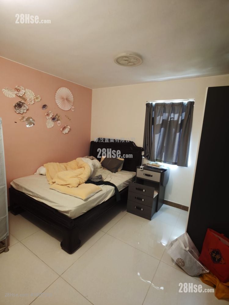 Village Rental 4 Bedrooms , 3 Bathrooms 1,400 ft²