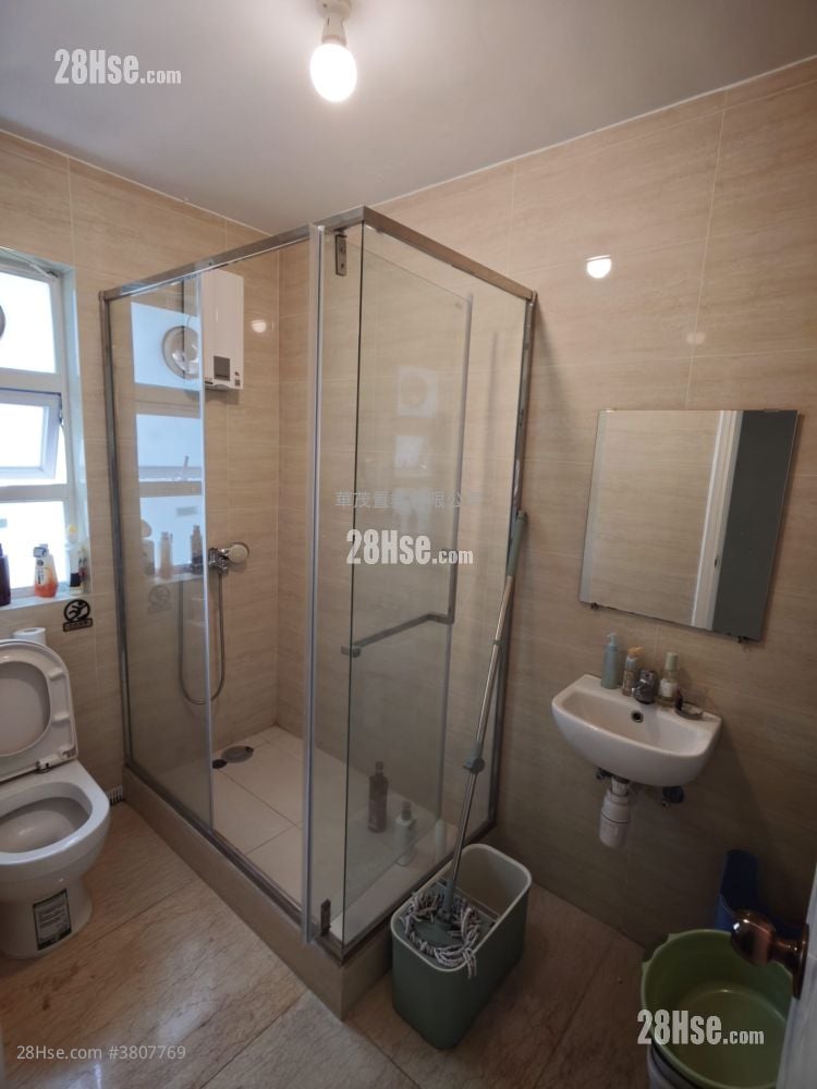 Village Rental 4 Bedrooms , 3 Bathrooms 1,400 ft²